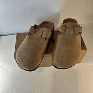 Brand New Kidmi Suede Sandal Clogs Women's Size 9 Taupe